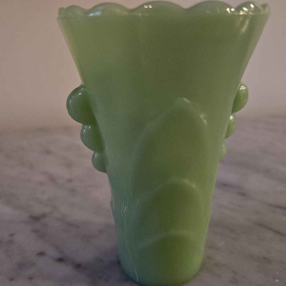 Fire King Jadeite Scalloped Vase Green Flower - Picture 5 of 7